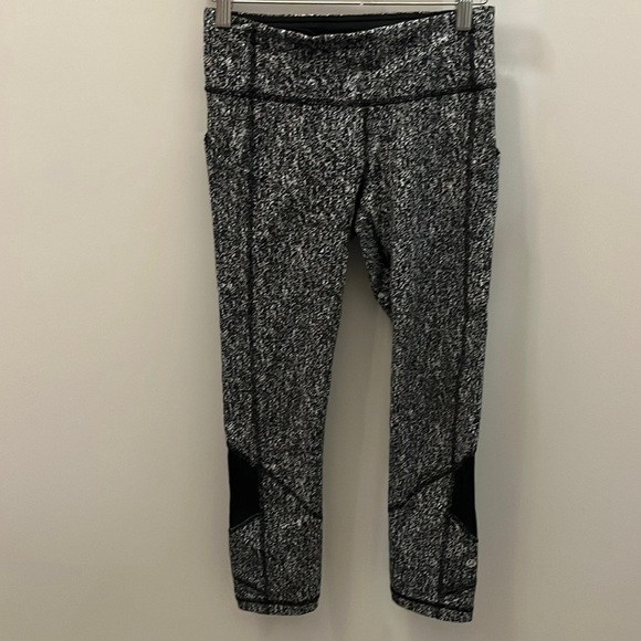 Lululemon Pace Rival Crop Pants Leggings Size 4 Jacquard Black White Pockets - Picture 2 of 8